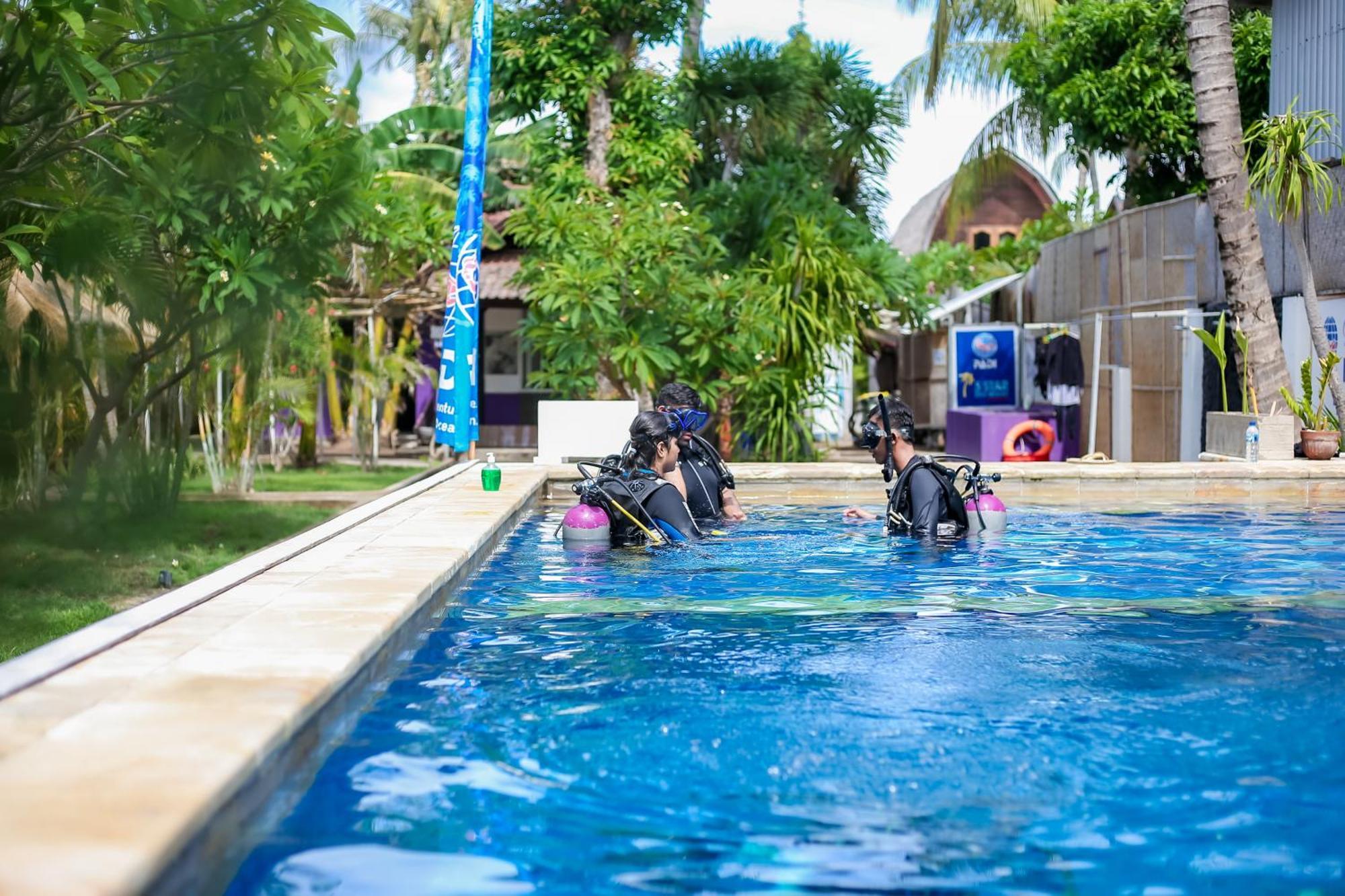 Diversia Diving Club & Bungalows Гілі-Траванган Екстер'єр фото