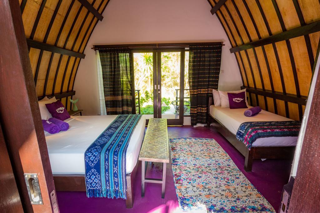 Diversia Diving Club & Bungalows Гілі-Траванган Екстер'єр фото